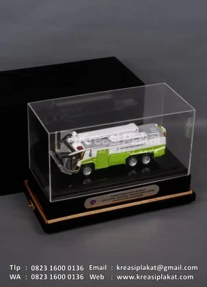 Box Miniatur Mobil Pemadam Kebakaran Bandara ARFF