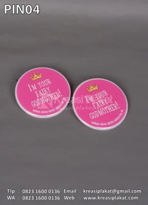 Pin Akrilik Moms Crew
