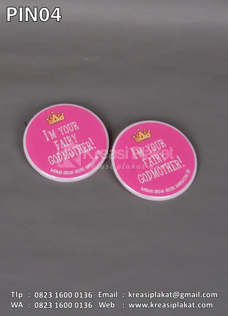 Pin Akrilik Moms Crew