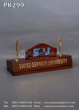 Plakat Meja Kayu Swiss German University