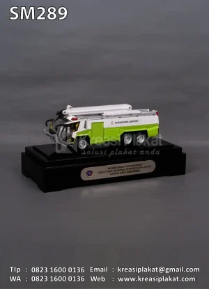 Miniatur Mobil Pem...
