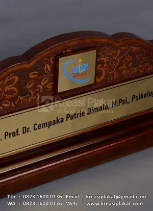 Papan Nama Meja Ka...