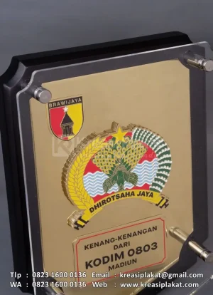 Plakat Kayu Perisa...