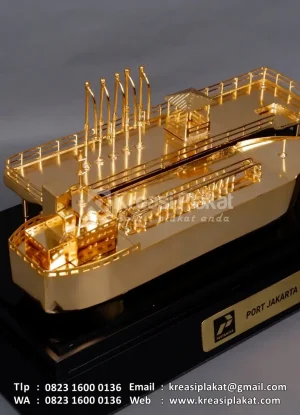 Miniatur Kapal Tanker Migas