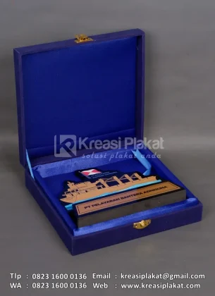 Box Plakat Akrilik Kenang-kenangan PT Pelayaran Bahtera Adhiguna