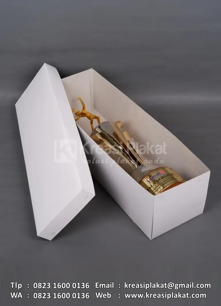 Box Piala Bergilir Beregu Ganda Putra Kojo56 Badminton Hall