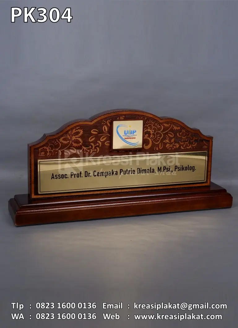 Papan Nama Meja Kayu UBP Karawang