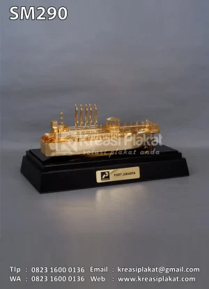 Miniatur Kapal Tanker Migas