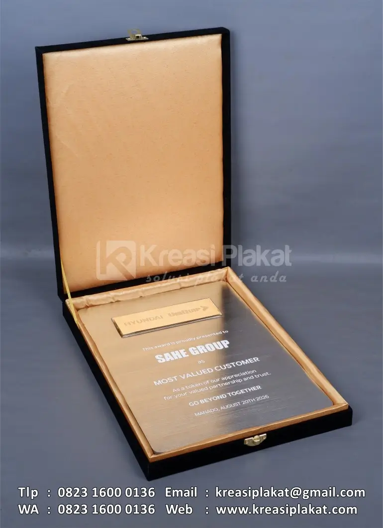 Box Plakat Logam Award Hyundai UniQuip