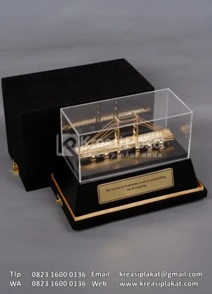Box Miniatur Logam Jembatan Ampera