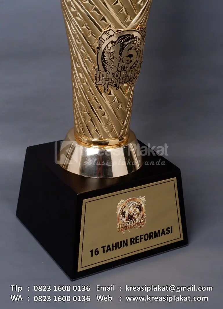 Detail Piala Logam Sepak Bola 16 Tahun Reformasi