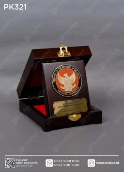 Plakat Kayu Box Kedutaan Besar Republik Indonesia